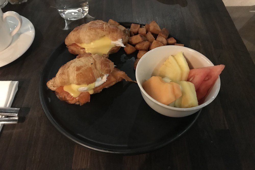 Renaissance Montreal Downtown – Renaissance Eggs Benedict