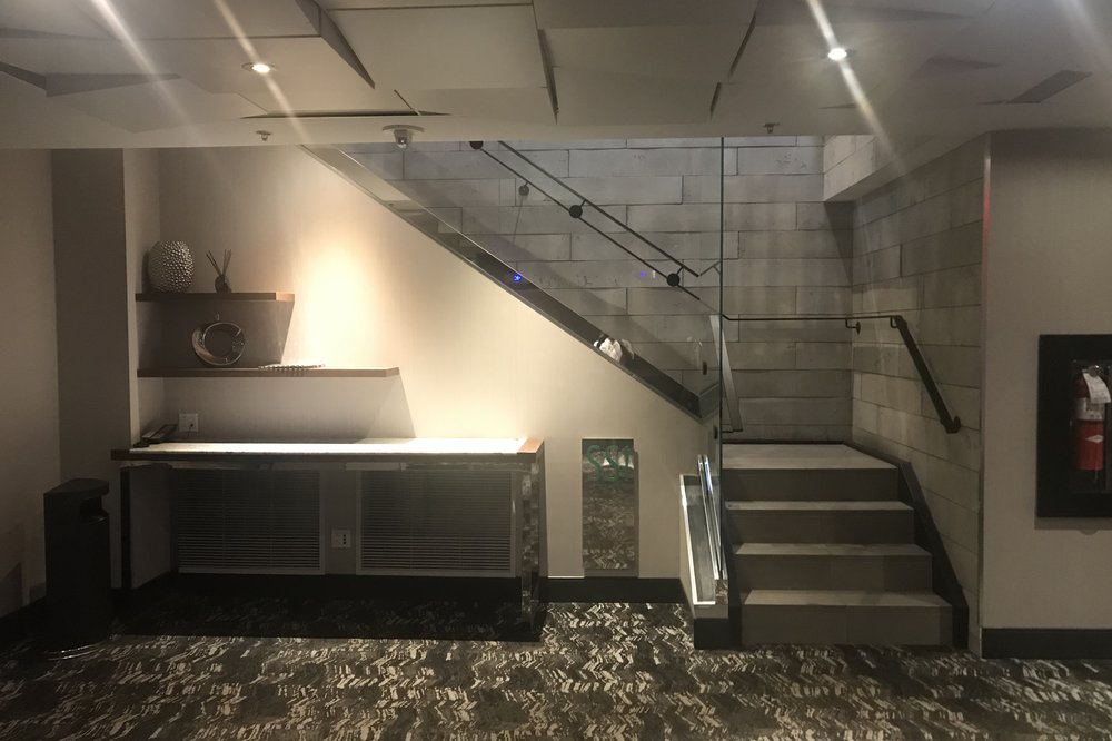 Renaissance Montreal Downtown – Staircase to lobby