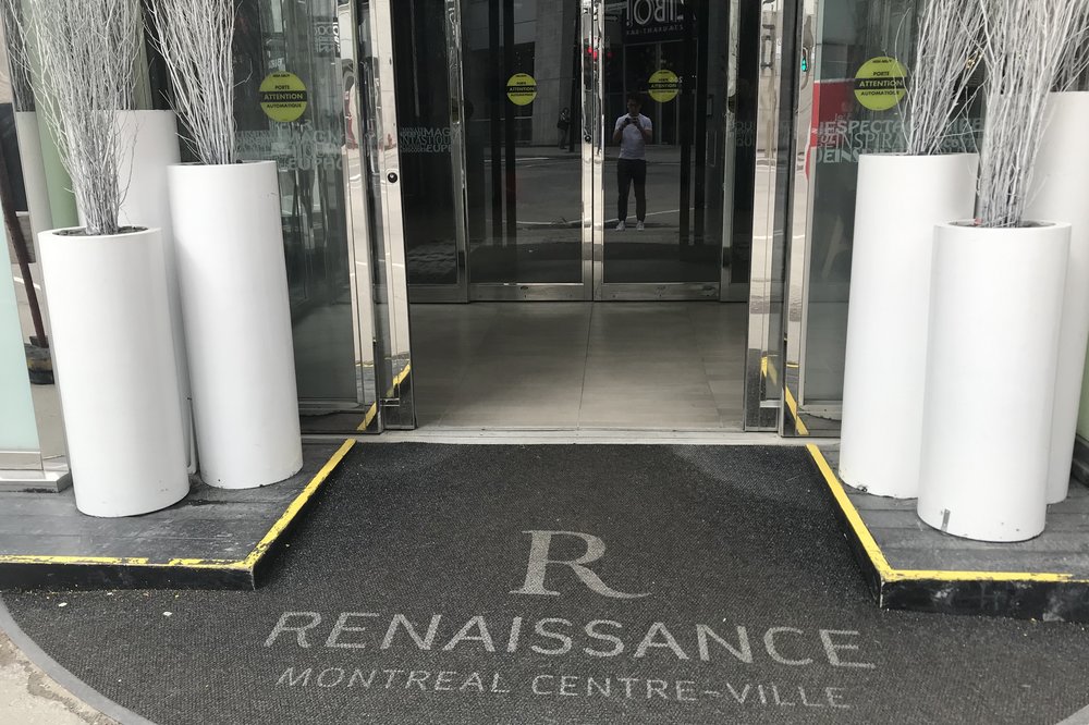 Renaissance Montreal Downtown – Entrance