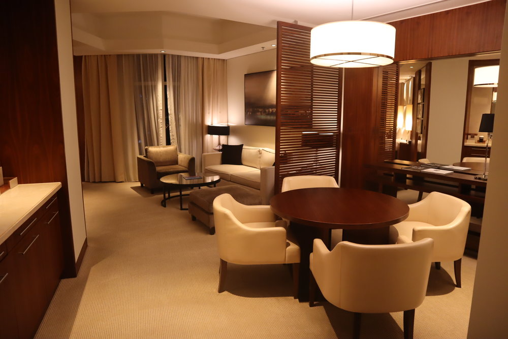 Deluxe Corner Suite, JW Marriott Marquis Dubai