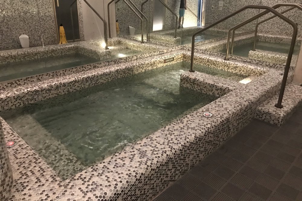 W Suzhou – Locker room heated whirlpool