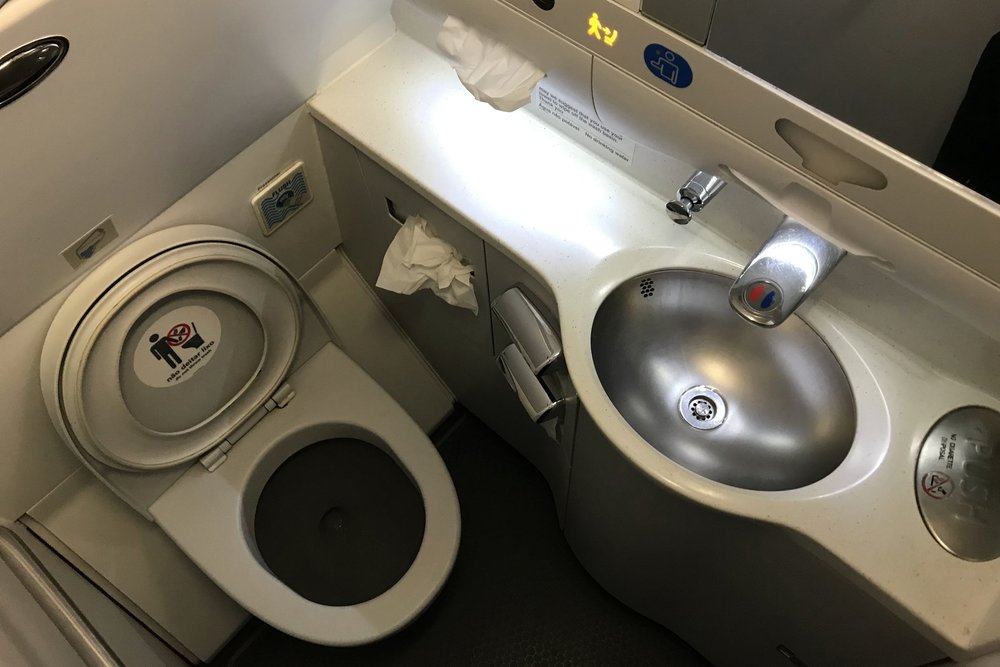 TAP Air Portugal business class – Restroom