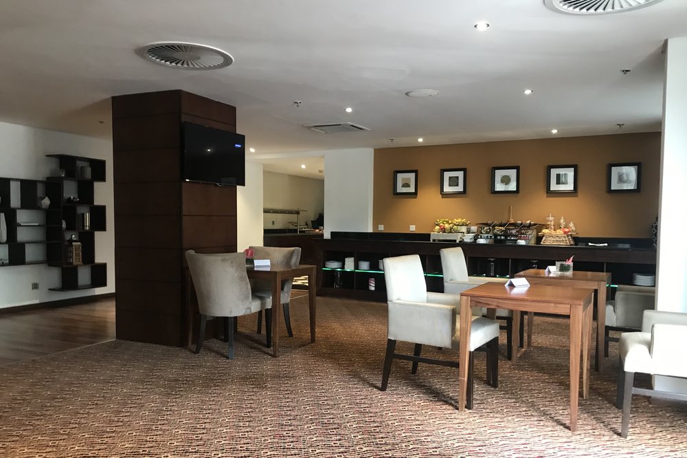 Accra Marriott Hotel – Executive Lounge seating area