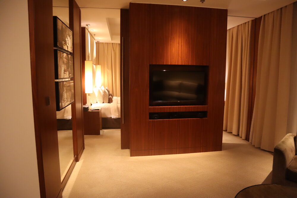 JW Marriott Marquis Dubai – Deluxe Corner Suite television