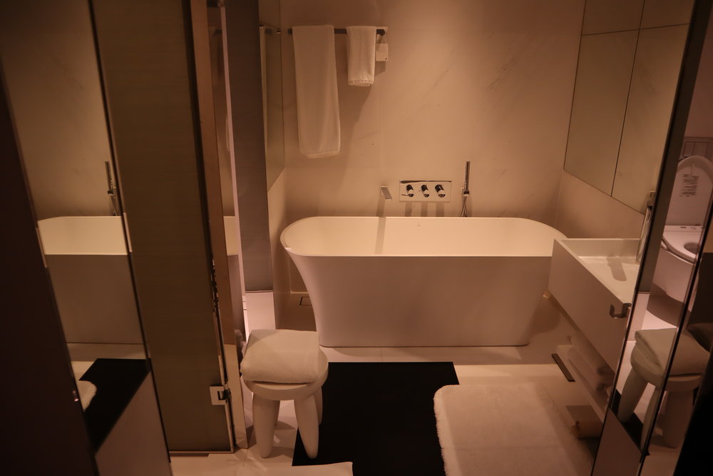 JW Marriott Singapore South Beach – Bathroom