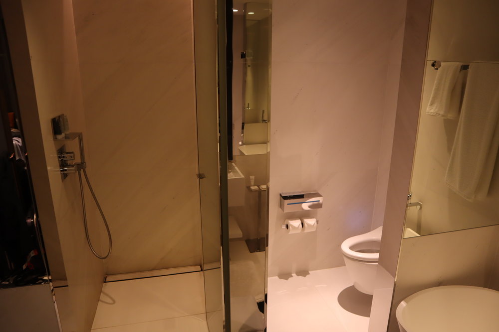 JW Marriott Singapore South Beach – Shower and toilet