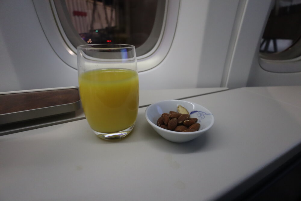 Korean Air 747 First Class – Welcome beverage