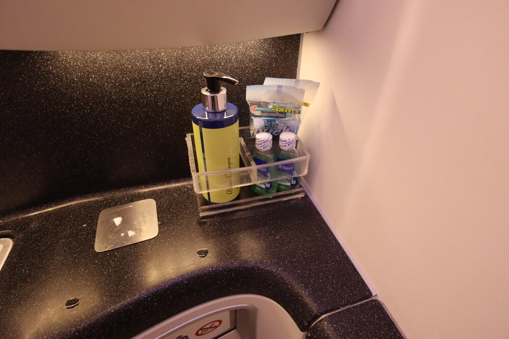 Korean Air 747 First Class – Restroom amenities