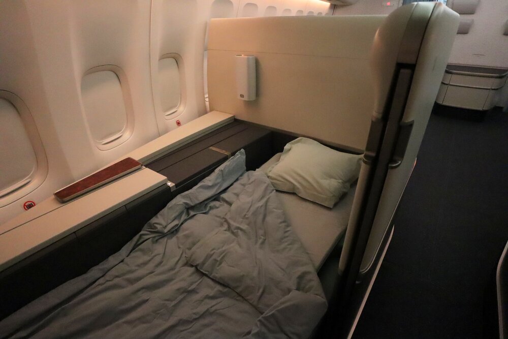 Korean Air 747 First Class – Bed