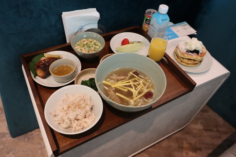 Korean Air First Class Lounge Seoul – Galbitang &amp; pancakes