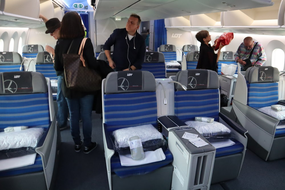 LOT Polish Airlines business class – Cabin