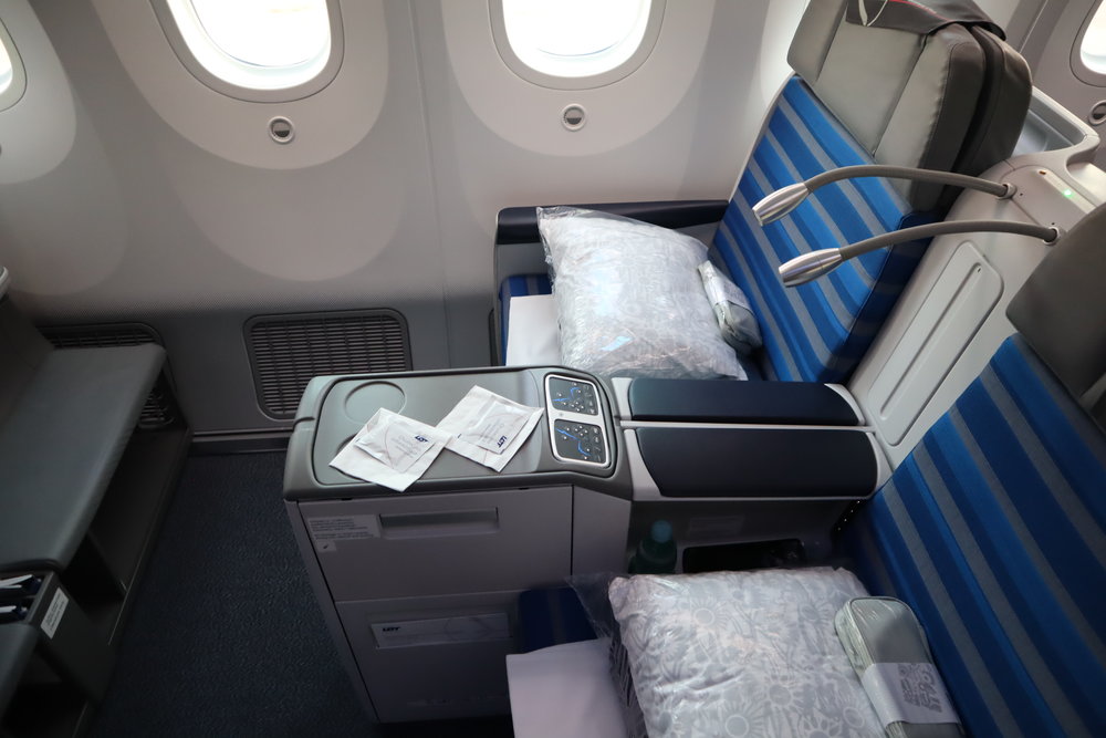 LOT Polish Airlines business class – Seats 1E and 1F