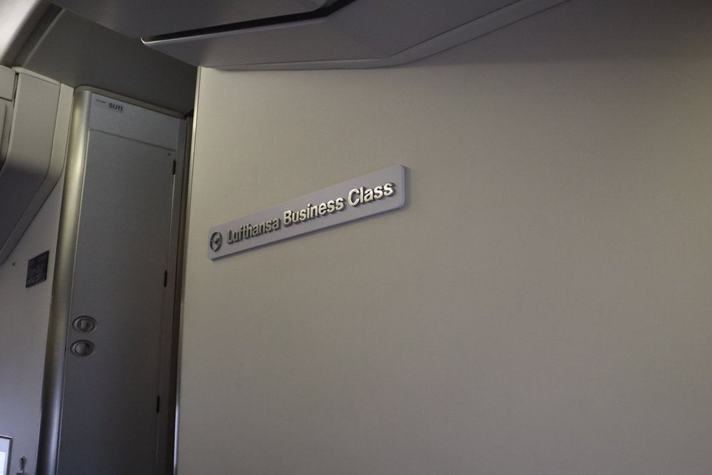 Lufthansa 747-400 business class – Bulkhead sign