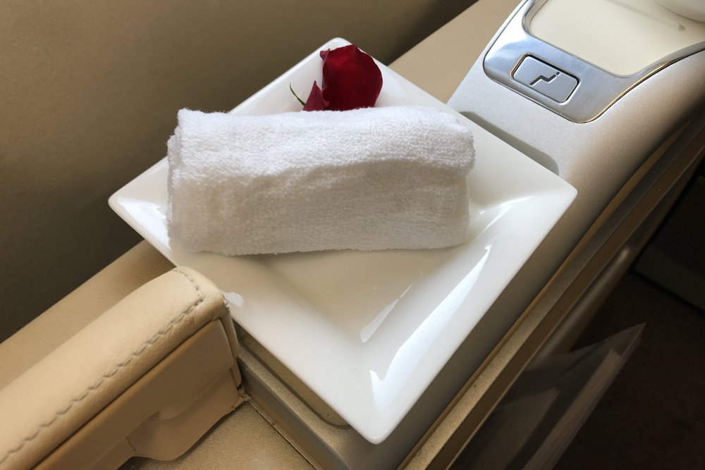 Lufthansa First Class – Hot towel