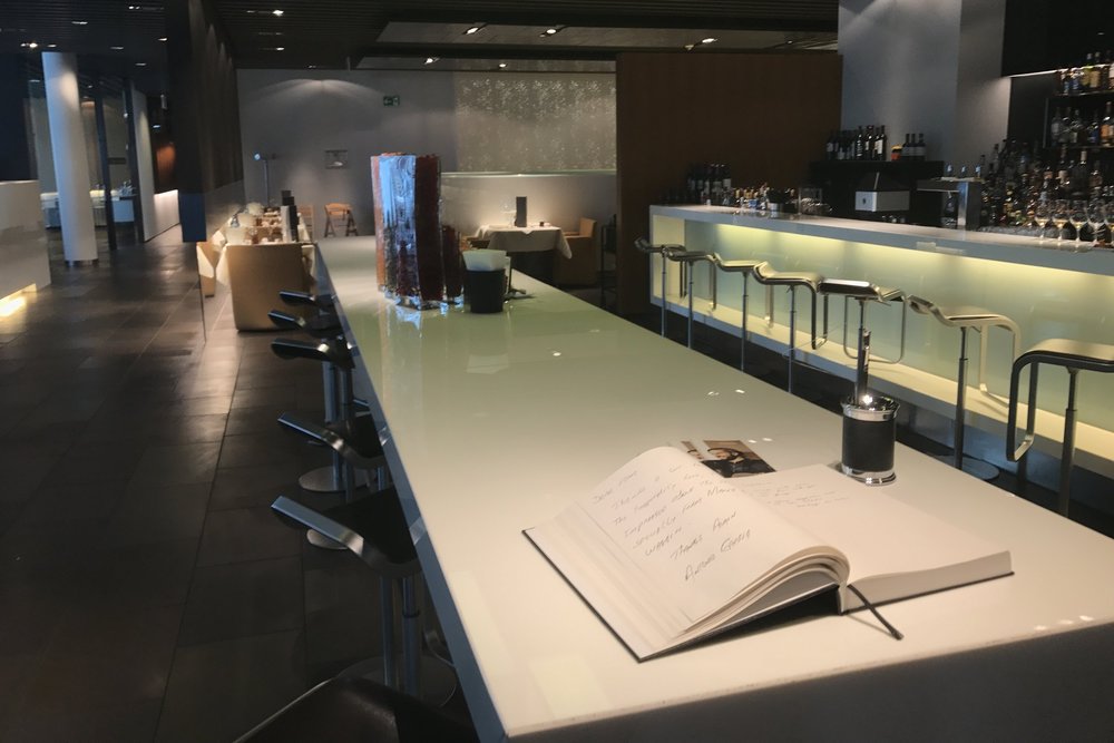 Lufthansa First Class Terminal Frankfurt – Bar counter