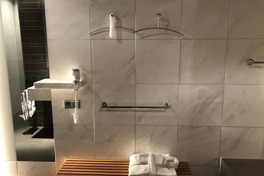 Lufthansa First Class Terminal Frankfurt – Shower room