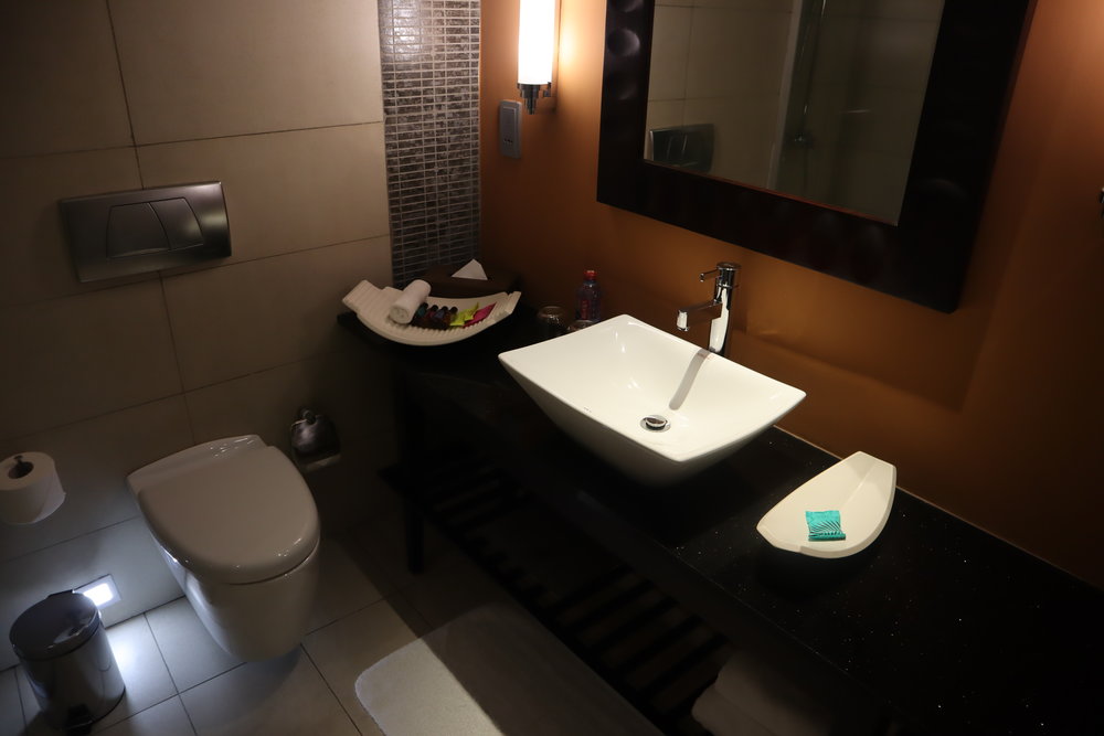 Accra Marriott Hotel – Sink and mirror