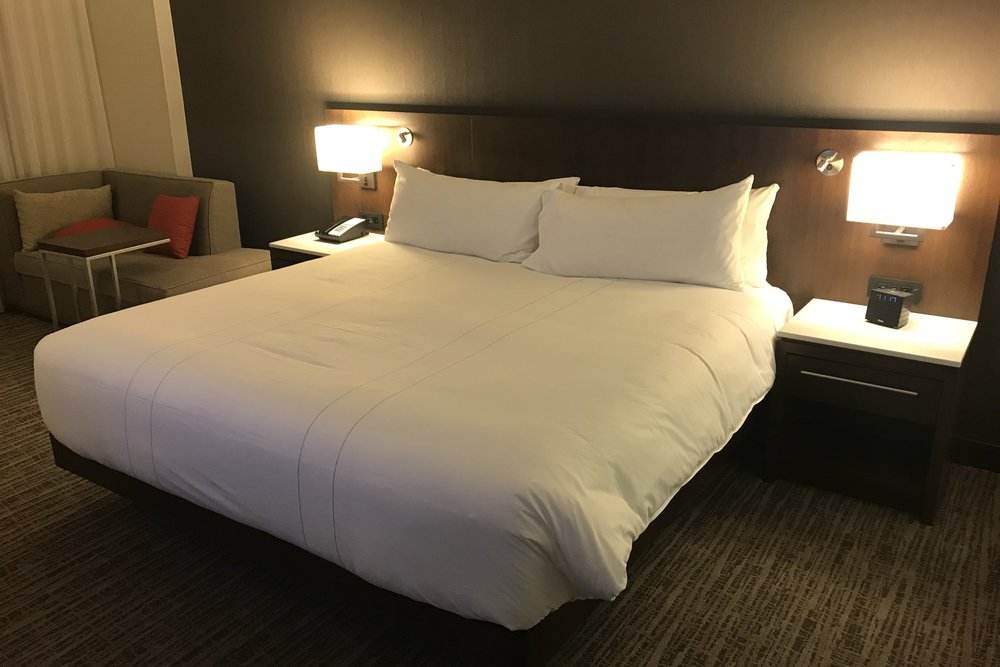 Calgary Airport Marriott In-Terminal Hotel – King bed