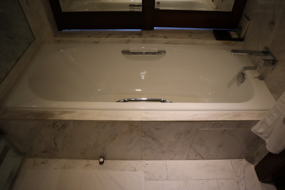 Park Hyatt Siem Reap – Park King Room bathtub