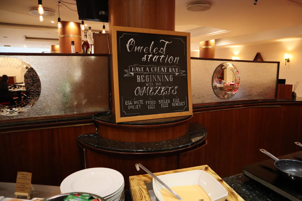 Renaissance St. Petersburg Baltic Hotel – Omelette station