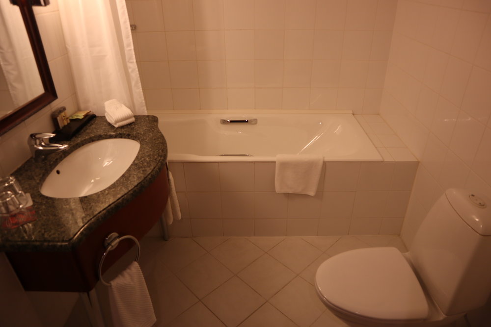 Renaissance St. Petersburg Baltic Hotel – Bathroom