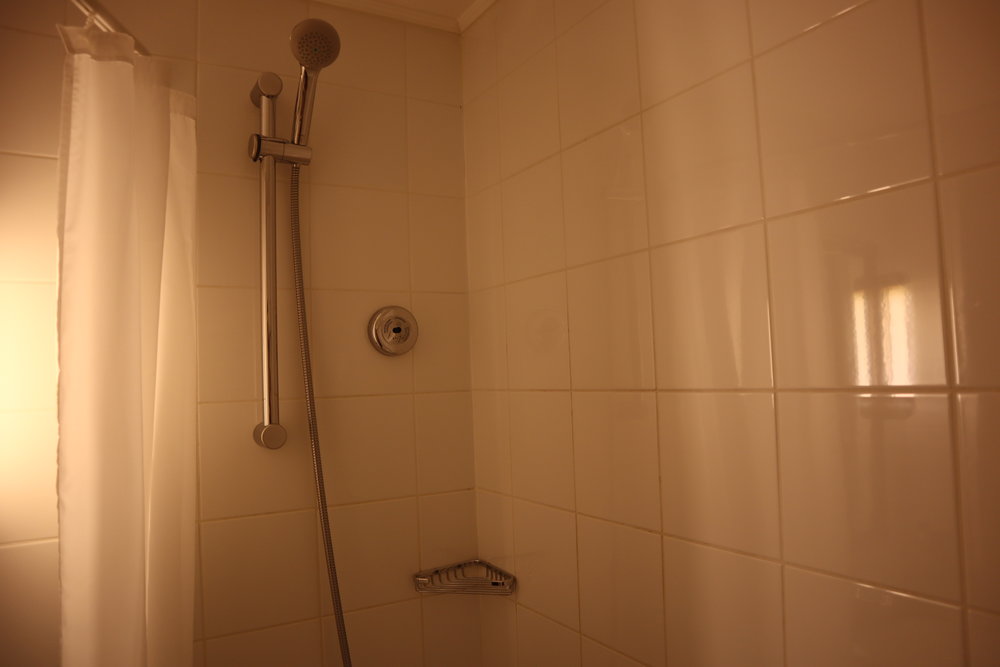 Renaissance St. Petersburg Baltic Hotel – Shower