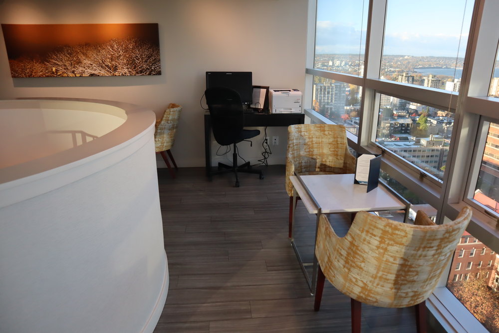 Sheraton Vancouver Wall Centre – Sheraton Club Lounge workstation