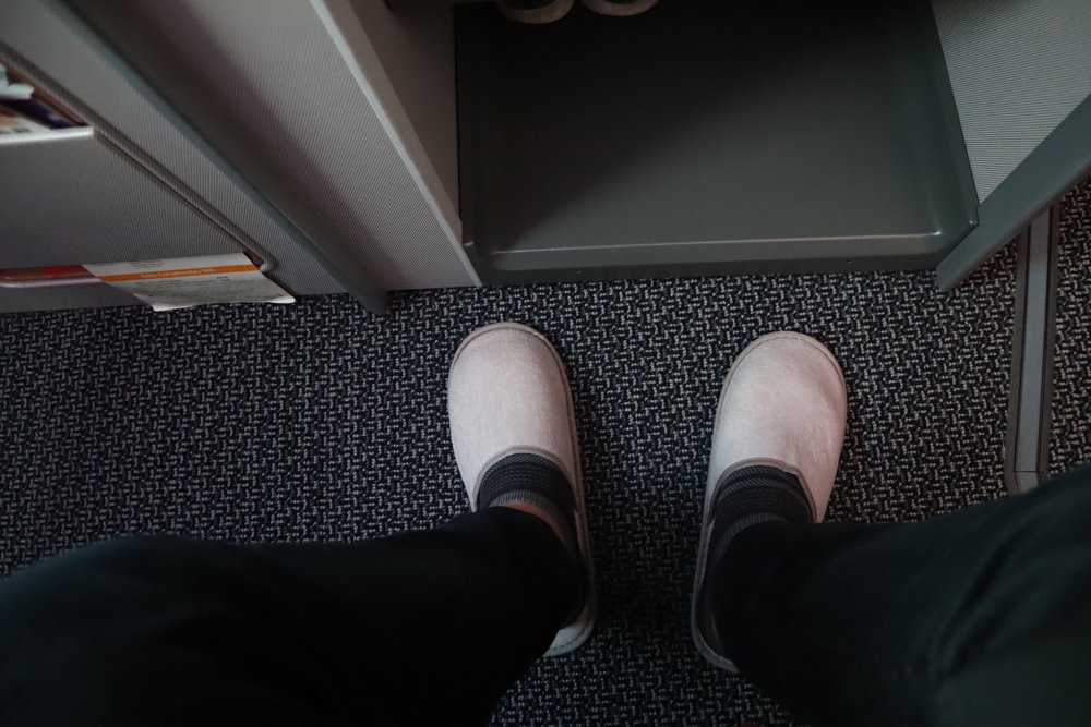 Singapore Airlines 787-10 business class – Slippers