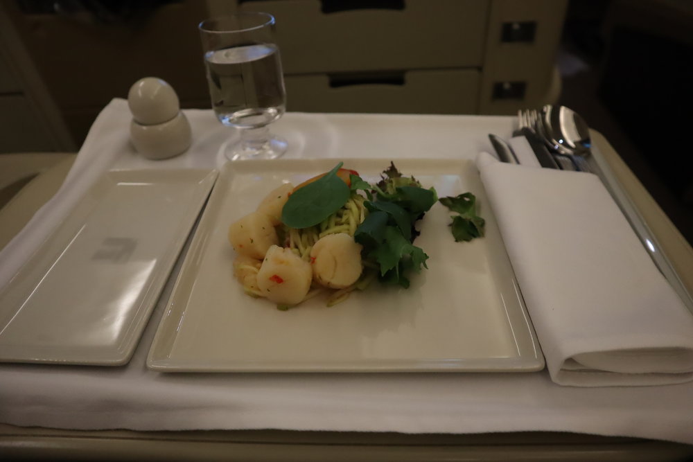 Singapore Airlines A330 business class – Thai spicy scallop with green mango salad