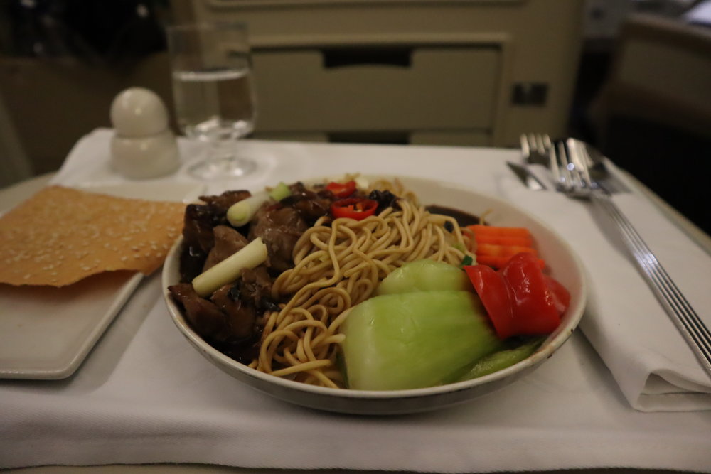 Singapore Airlines A330 business class – Stir-fried chicken and noodles