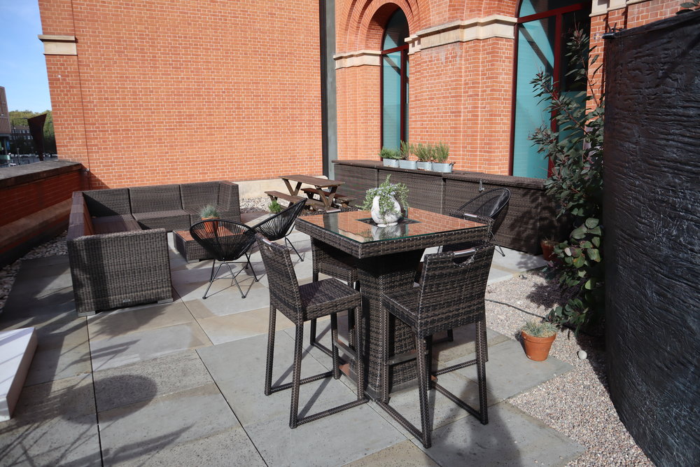 St. Pancras Renaissance Hotel London – Outdoor patio