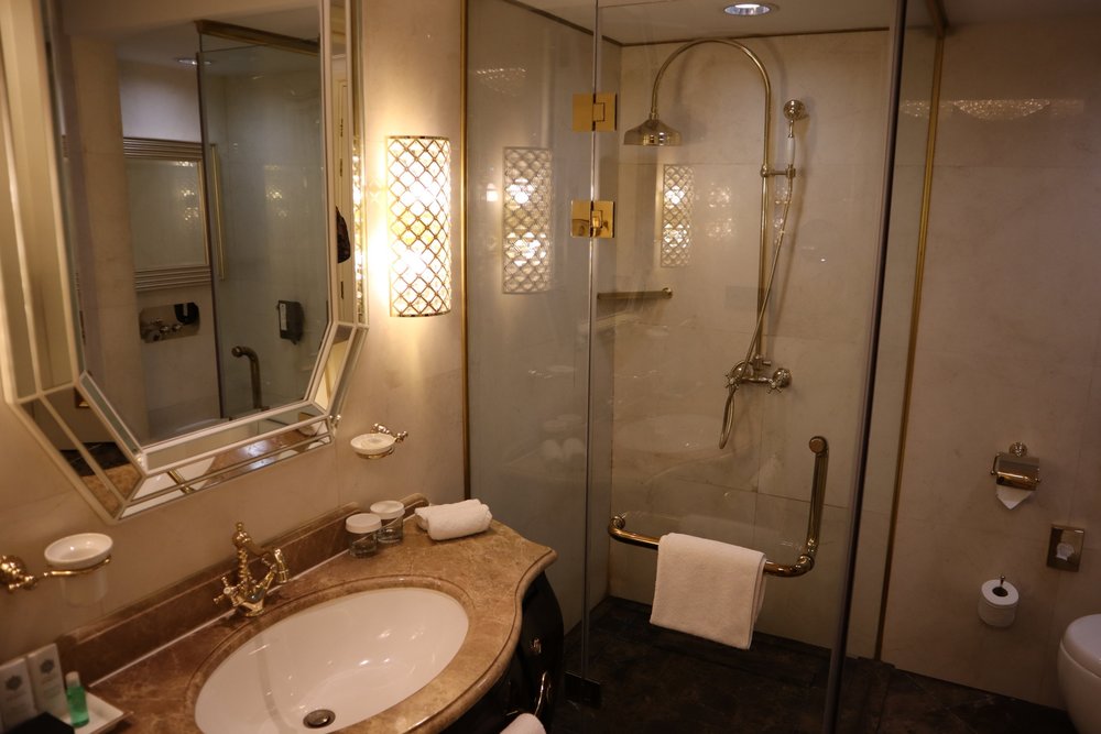 St. Regis Moscow Nikolskaya – St. Regis Suite bathroom