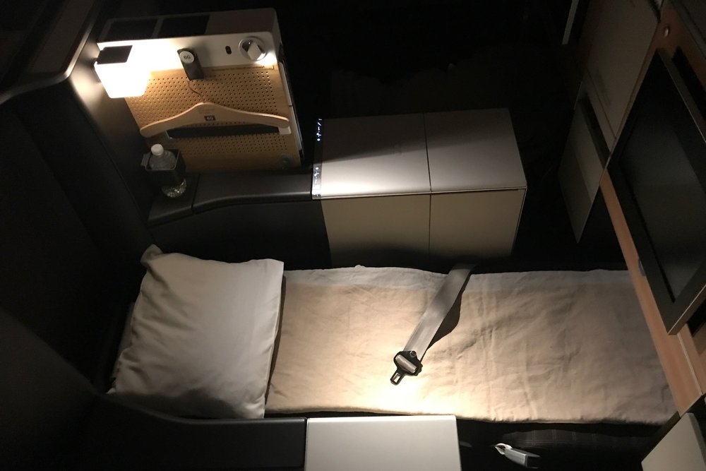 Lie-flat bed on the Swiss 777