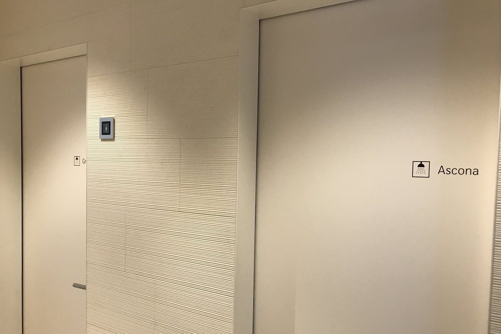 Swiss First Class Lounge Zurich – Shower rooms