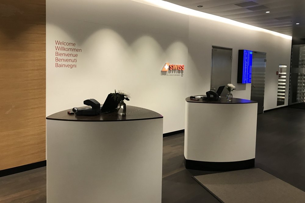 Swiss First Class Lounge Zurich – Front desk