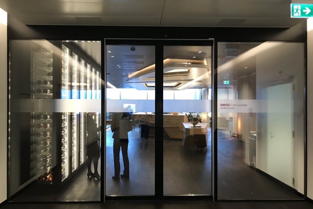 Swiss First Class Lounge Zurich – Lounge entrance