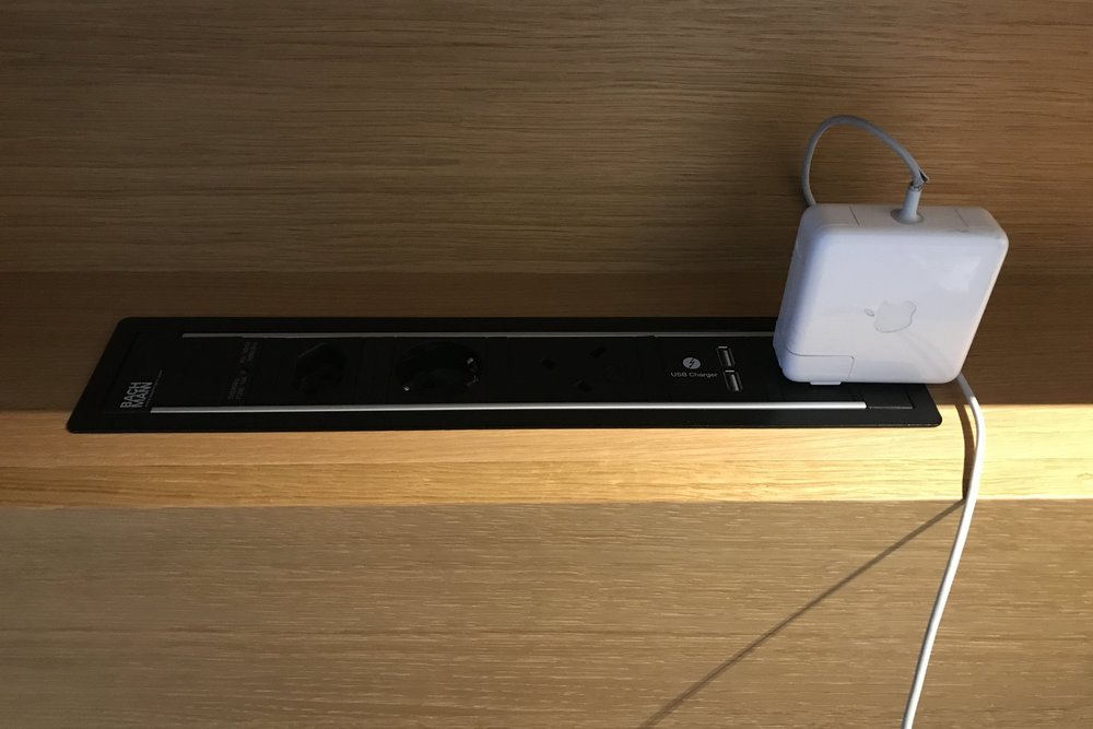 Swiss First Class Lounge Zurich – Day room charging station