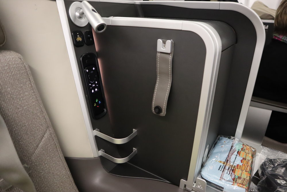 TAP Air Portugal business class – Seat console