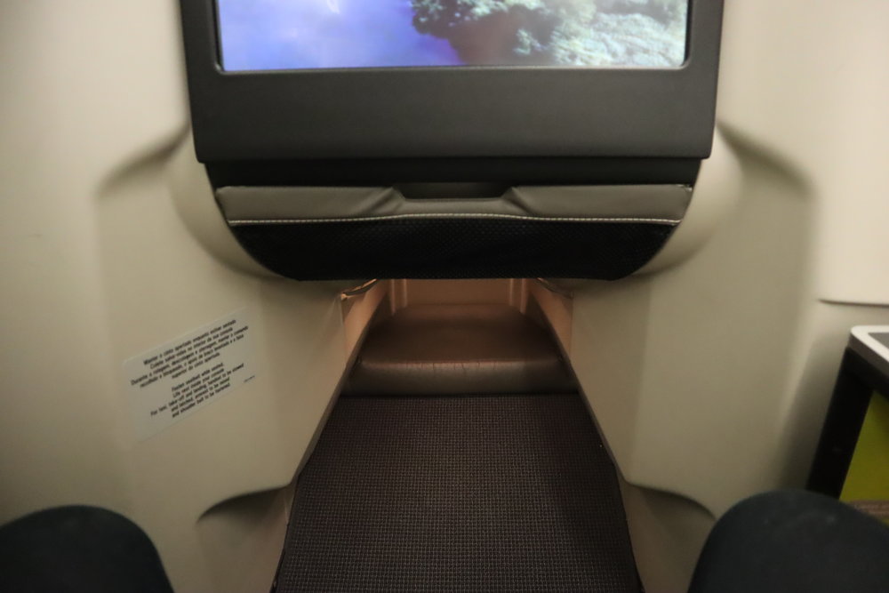 TAP Air Portugal business class – Footwell