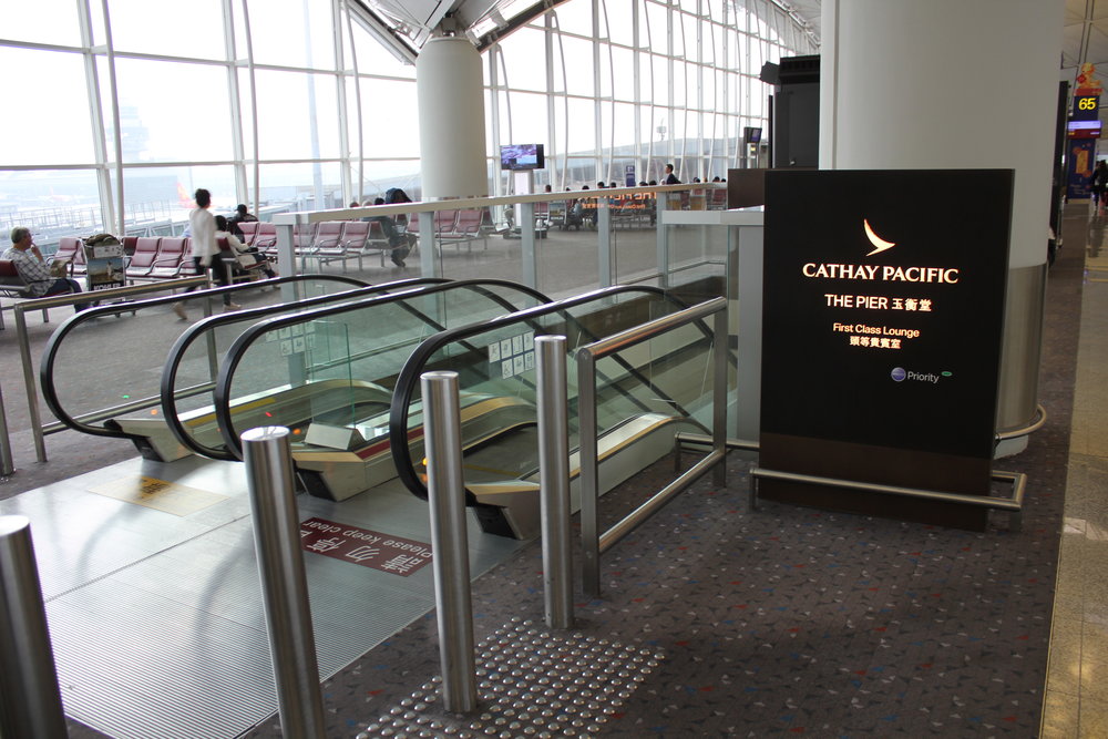 The Pier First Class Lounge by Cathay Pacific – Escalator