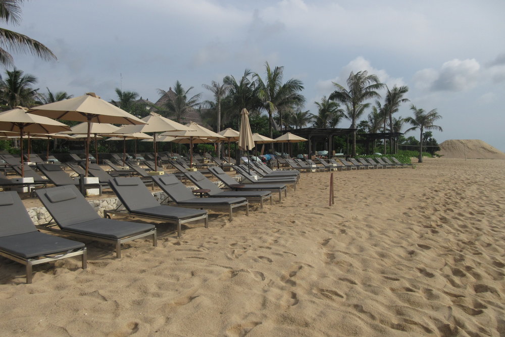 The Ritz-Carlton, Bali – Beach loungers