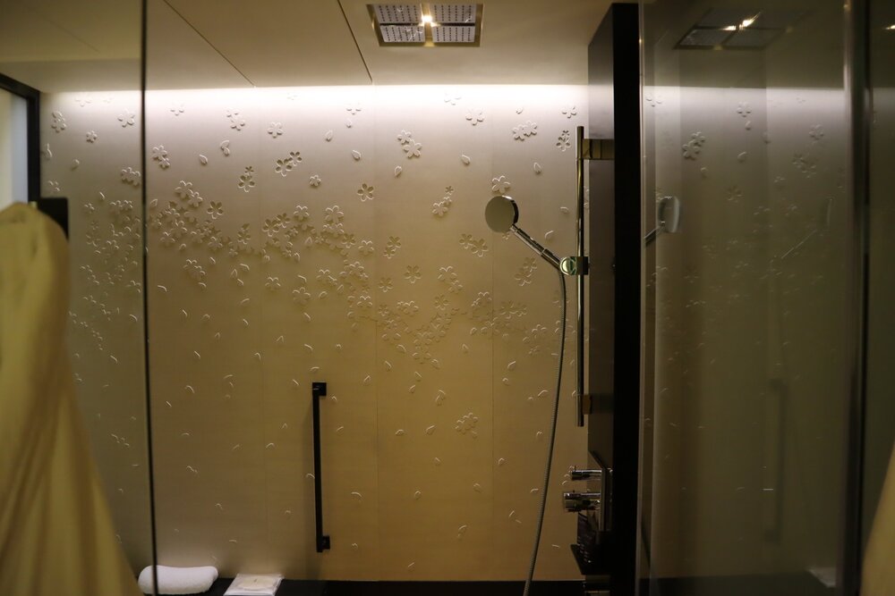 The Ritz-Carlton, Kyoto – Deluxe Kyoto Room shower