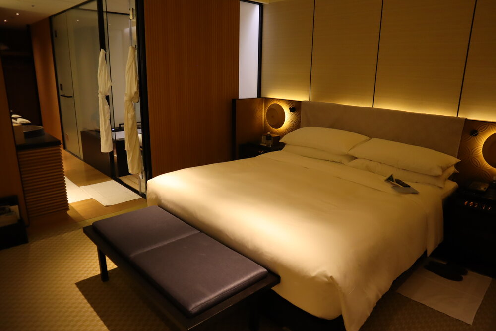 The Ritz-Carlton, Kyoto – Deluxe Kyoto Room king bed