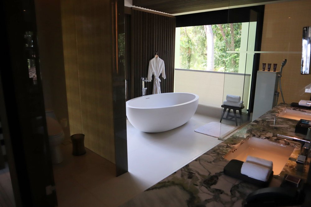 The Ritz-Carlton, Langkawi – Rainforest Junior Suite bathroom