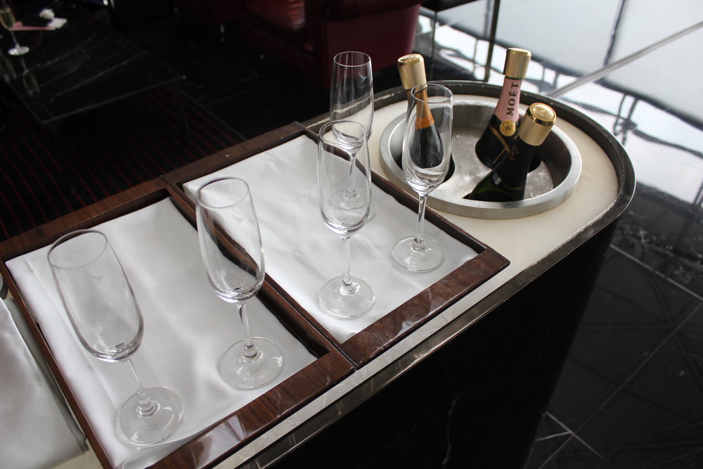 The Wing First Class Lounge by Cathay Pacific – Champagne bar