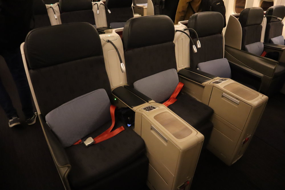 Turkish Airlines 777 business class – Three-across seating