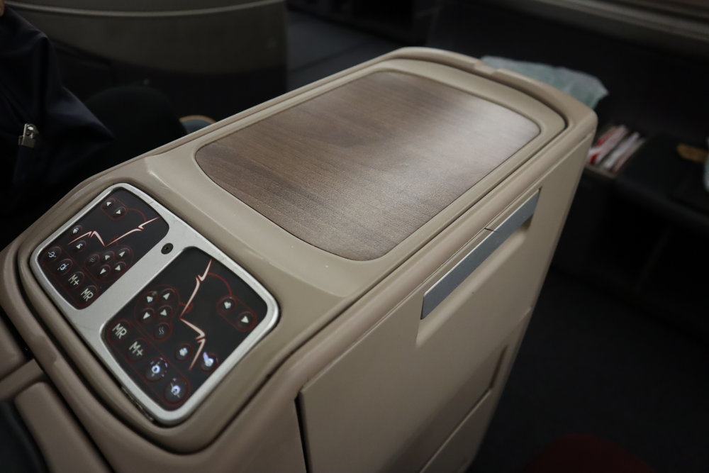 Turkish Airlines A330 business class – Seat controls and countertop