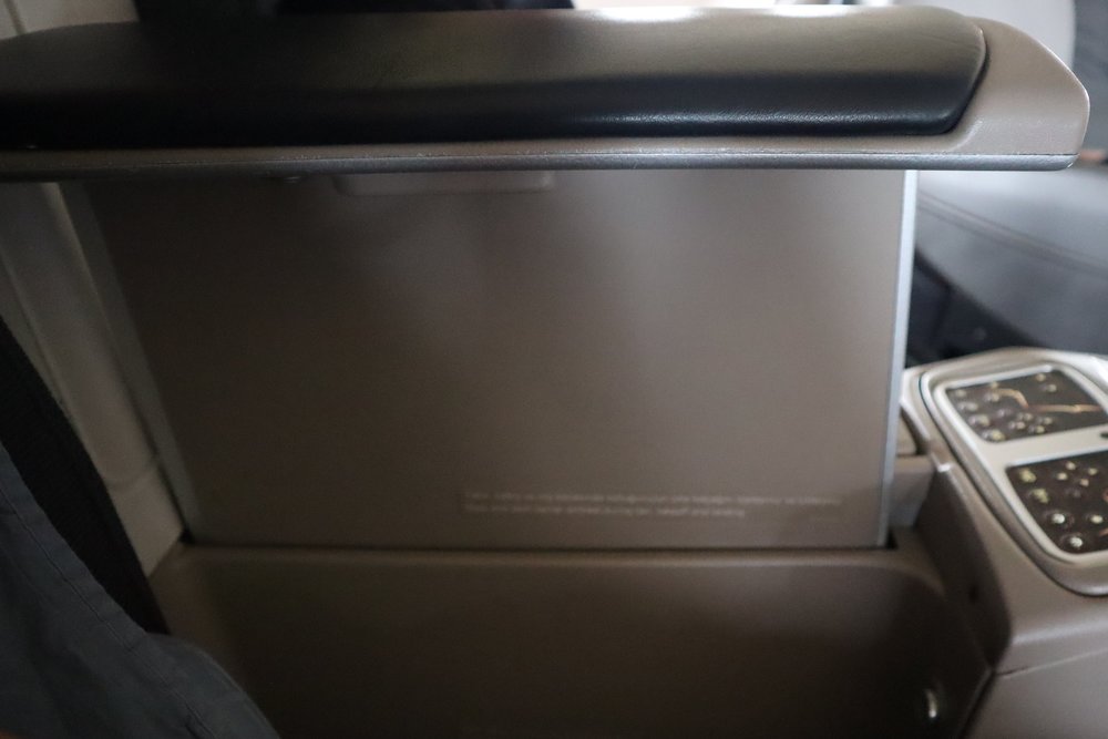 Turkish Airlines A330 business class – Raised armrest