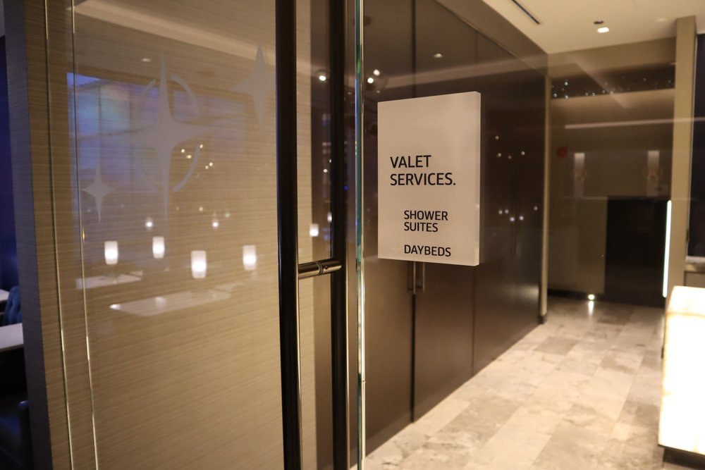 United Polaris Lounge Chicago – Valet services