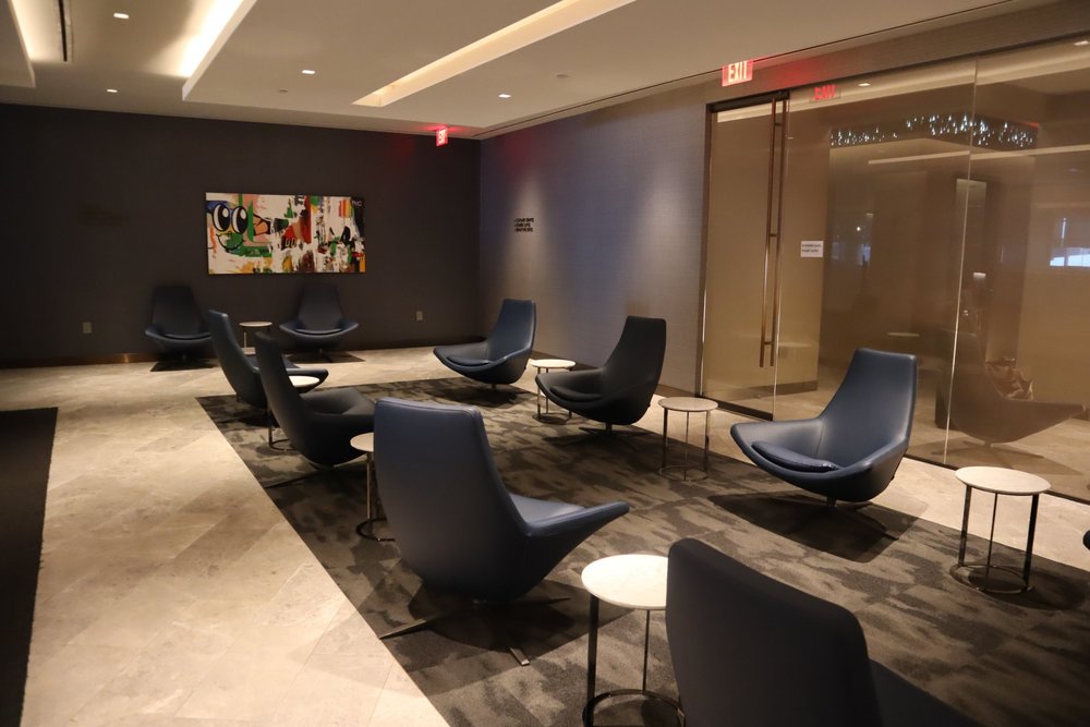 United Polaris Lounge Newark – Seating area